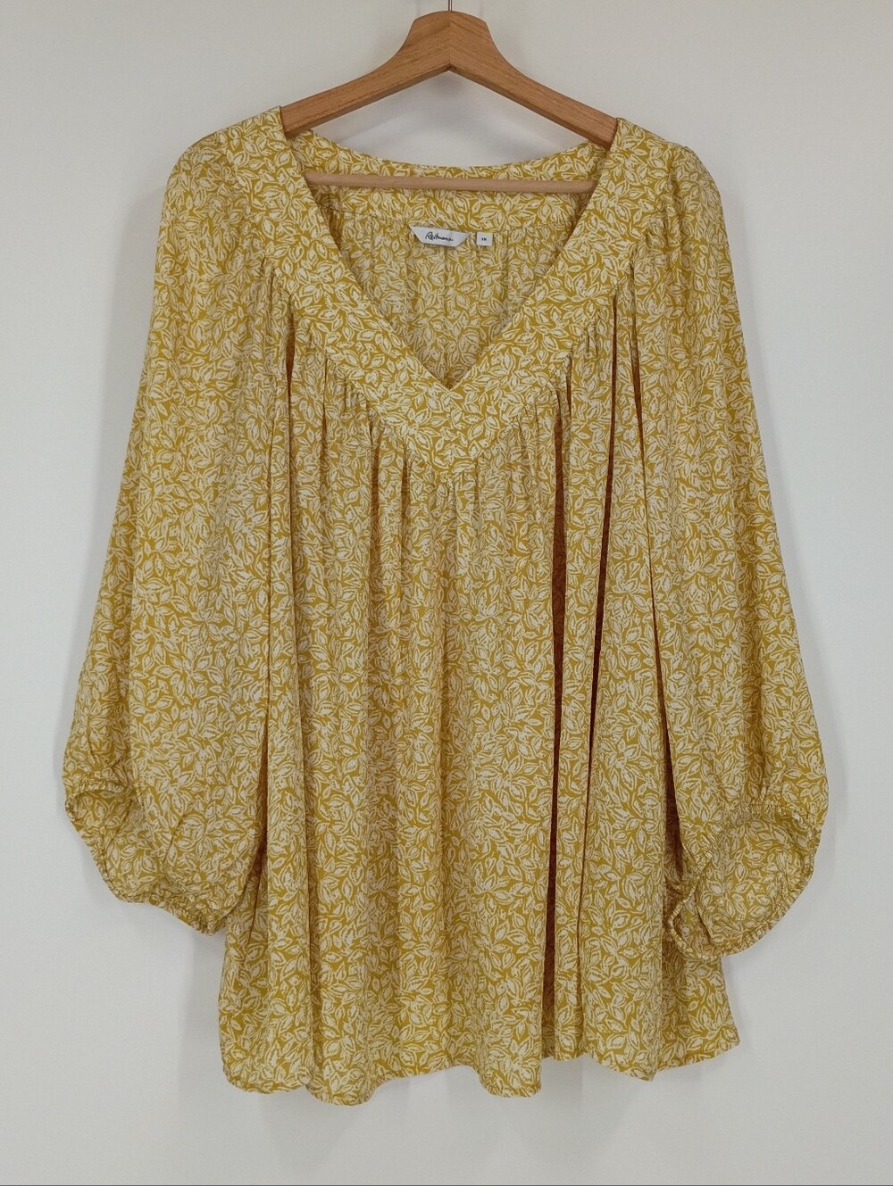 Reitmans Textured V Neck Blouse